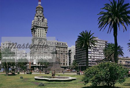 Palacio Salvo, Plaza Independenca, Montevideo, Uruguay, South America