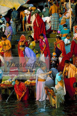 Early morning bathing in the holy river Ganges along Dasaswamedh Ghat, Varanasi (Benares), Uttar Pradesh state, India, Asia