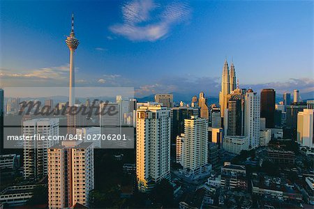 Toits de la ville y compris la construction de Petronas, le monde plus haut bâtiment de, Kuala Lumpur, Malaisie Toits de la ville y compris la construction de Petronas, le monde plus haut bâtiment de, Kuala Lumpur, Malaisie