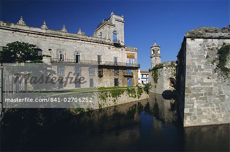Castillo Real de la Fuerza moat and fortification, city of Havana, Cuba, West Indies, Central America
