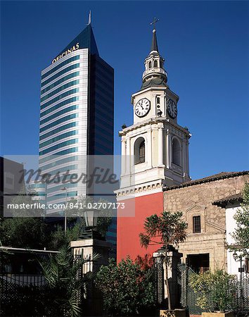 Église de San Francisco et de bureaux modernes, Santiago, Chili, Amérique du Sud Église de San Francisco et de bureaux modernes, Santiago, Chili, Amérique du Sud