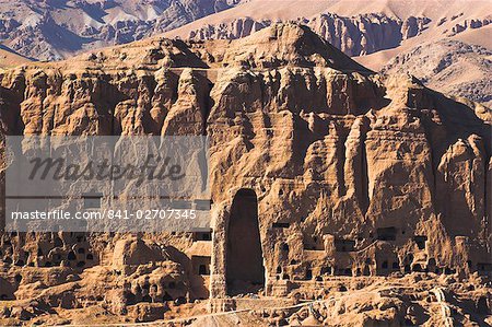 Niche vide dans la falaise où un des célèbres taillées une fois bouddhas debout, détruits par les talibans en 2001, Bamiyan, patrimoine mondial de l'UNESCO, province de Bamiyan, Afghanistan, Asie