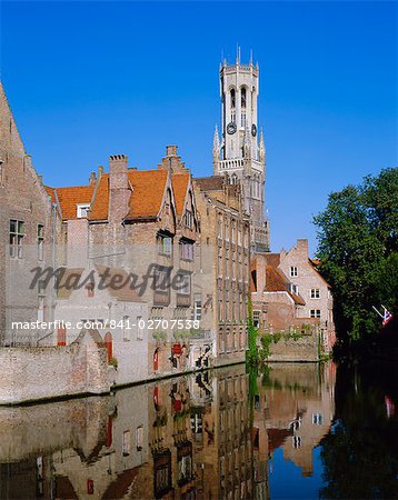 Mit Blick auf den Glockenturm von Belfort Hallen, Brügge, Belgien