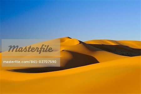 Sand dunes of the Erg Chebbi, Sahara Desert near Merzouga, Morocco, North Africa, Africa