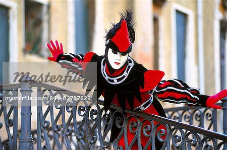 Portrait d'une personne vêtue de masque et costume participant au carnaval, carnaval de Venise, Venise, Vénétie, Italie, Europe