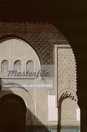 Moulures au-dessus de la porte voûtée, Medersa Ben Youssef (madrasa) (madrassa), Marrakech (Marrakech), Maroc, Afrique du Nord, Afrique