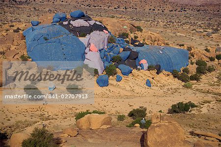 Roches peintes par l'artiste Christo, Tafraoute région, Maroc, Maghreb, Afrique
