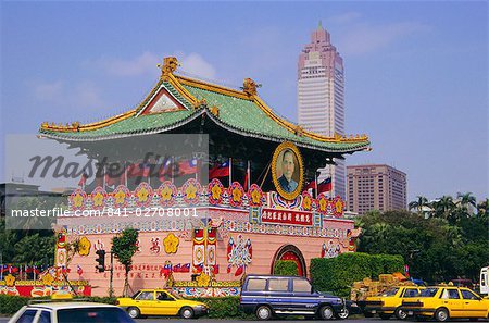 City gate on Chungshan Road, Taipei, Taiwan, Asia