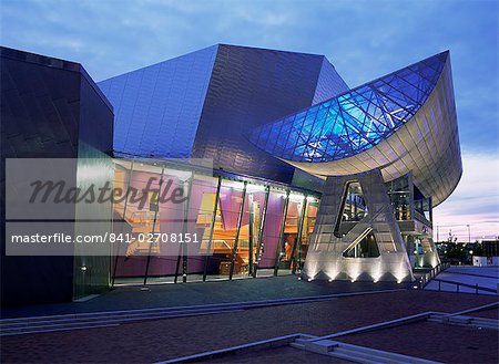 La galerie de Lowry au crépuscule, Salford, Manchester, Angleterre, Royaume-Uni, Europe