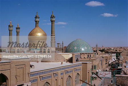 Dômes et les minarets de la mosquée, en Iran, Qom Middle East