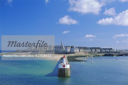 View from sea to the walled town (Intra Muros), St. Malo, Ille-et-Vilaine, Brittany, France, Europe