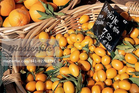 Kumquat en vente sur le marché en Cours Saleya, Nice, Alpes Maritimes, Provence, Côte d'Azur, France, Europe