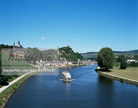 Old town and River Saar, Saarburg, Rheinland-Pfalz (Rhineland Palatinate), Germany, Europe