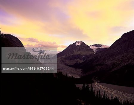 Mont Rhondo et Peyto Glacier, Parc National Banff, patrimoine mondial UNESCO, montagnes Rocheuses, Alberta, Canada, Amérique du Nord