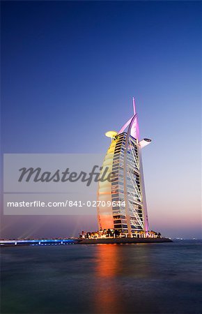 Coucher du soleil, l'hôtel Burj Al Arab, Dubai, Émirats Arabes Unis, Moyen-Orient