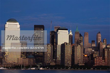 Skyline von Lower Manhattan in den Hudson River, New York City, New York, Vereinigte Staaten von Amerika, Nordamerika