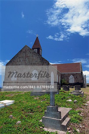 L'église anglicane du XVIIe siècle de St. James, qui contient l'une de seulement trois crucifix noir dans les Caraïbes, Nevis, îles sous-le-vent, Antilles, Caraïbes, Amérique centrale