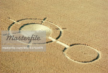 Vue aérienne des crop circles dans une blé champ, Wiltshire, Angleterre, Royaume-Uni, Europe