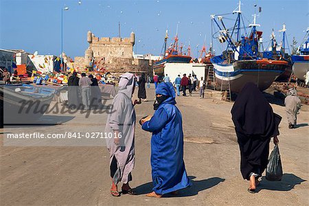 Scène de rue dans le port de pêche, Essaouira, Maroc, l'Afrique du Nord, Afrique Scène de rue dans le port de pêche, Essaouira, Maroc, l'Afrique du Nord, Afrique