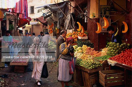 Street scene and the souk in the Medina, Casablanca, Morocco, North Africa, Africa