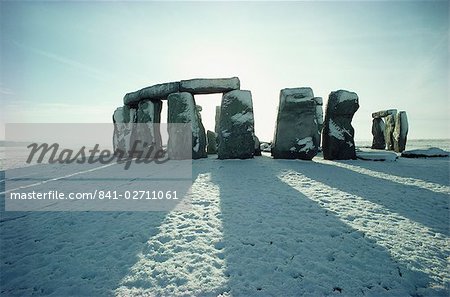 Stonehenge, patrimoine mondial UNESCO, en hiver neige, Wiltshire, Angleterre, Royaume-Uni, Europe