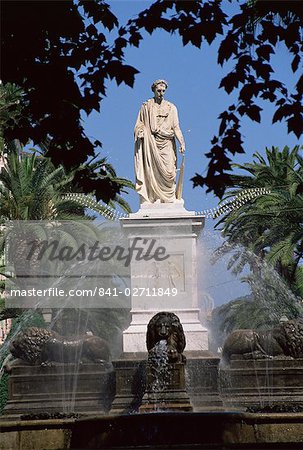 Statue de Napoléon comme premier Consul, Place Foch, Ajaccio, Corse, France, Europe