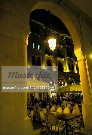 Cafés pendant la nuit, placer l'étoile, Beyrouth, Liban, Moyen-Orient