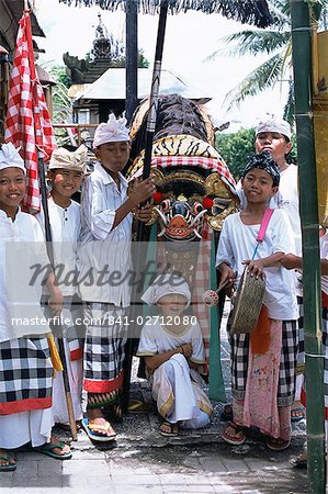 Kinder verkleidet für Galungan, am Tag vor Feiertag Nyepi, Ubud, Bali, Indonesien, Südostasien, Asien