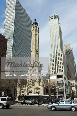 Le château d'eau historique, près de la John Hancock Center, Chicago, Illinois, États-Unis d'Amérique