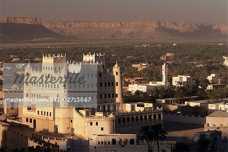 Sultan's Palace and Say'un village, Wadi Hadhramawt valley, South Yemen, Yemen, Middle East