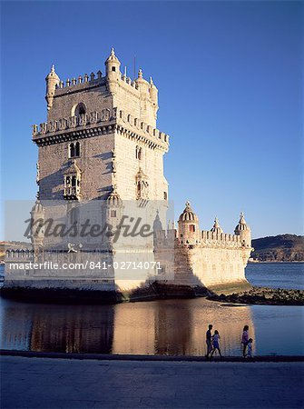 Turm von Belem, 1515 – 1521 errichtet, UNESCO Weltkulturerbe und Rio Tejo (Tejo), Lissabon, Portugal, Europa