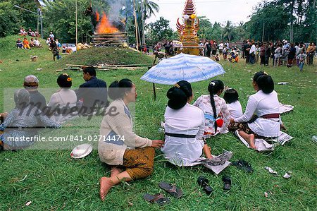 People at cremation, island of Bali, Indonesia, Southeast Asia, Asia
