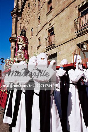 Büßer in Prozession während der Karwoche, Salamanca, Kastilien-Leon, Spanien, Europa