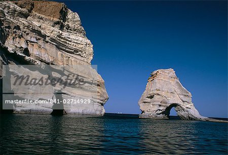 Formations de roche volcanique sur la côte sud-est, près de Kleftiko, Milos, Cyclades îles, la Grèce, Méditerranée, Europe Formations de roche volcanique sur la côte sud-est, près de Kleftiko, Milos, Cyclades îles, la Grèce, Méditerranée, Europe