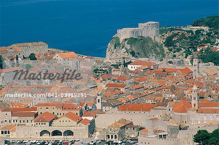 Aerial view of the town of Dubrovnik, UNESCO World Heritage Site, Dalmatian coast, Croatia, Adriatic, Europe
