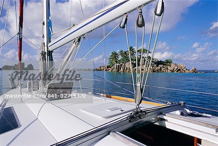 Ilet Saint Pierre (St. Pierre islet) from boat, Anse Volbert, island of Praslin, Seychelles, Indian Ocean, Africa