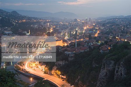 Vue panoramique de nuit de la ville, Sarajevo, Bosnie, Bosnie-Herzégovine, Europe