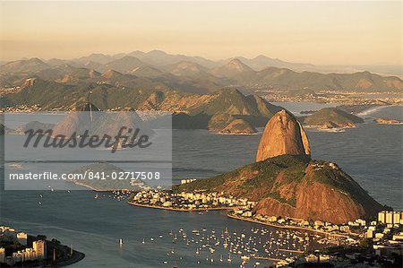 Luftaufnahme der Botafogo-Bucht und Sugarloaf, Rio De Janeiro, Brasilien, Südamerika