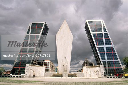 Kio Towers and Monument to the Discoverers at Castilla square, Madrid, Spain, Europe
