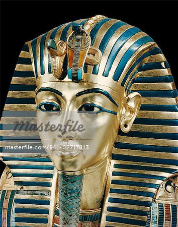 Masque funéraire de Toutankhamon en or massif incrusté de pierres semi-précieuses et pâte de verre, de la tombe du pharaon Toutankhamon, découvert dans la vallée des rois, Thèbes, Afrique du Nord Afrique