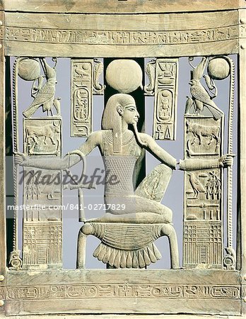 Détail du dos d'une chaise agrémenté de noms royaux et de l'esprit de millions d'années, de la tombe du pharaon Toutankhamon, découvert dans la vallée des rois, Thèbes, Maghreb, Afrique