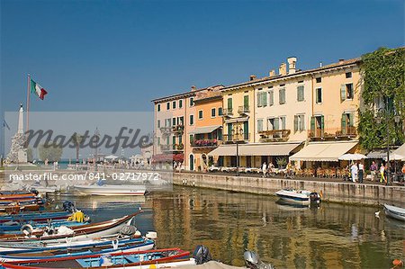 The harbour and waterfront cafes, Lazise, Lake Garda, Veneto, Italian Lakes, Italy, Europe