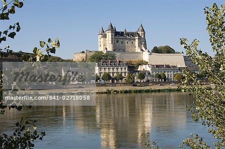 View across the River Loire to the Chateau de Saumur, Maine-et-Loire, Pays de la Loire, France, Europe
