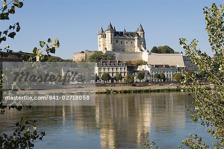 Voir toute la Loire pour le château de Saumur, Maine-et-Loire, Pays de la Loire, France, Europe