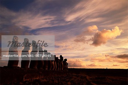 Ahu Tongariki, île de Pâques (Rapa Nui), Chili, Amérique du Sud Ahu Tongariki, île de Pâques (Rapa Nui), Chili, Amérique du Sud