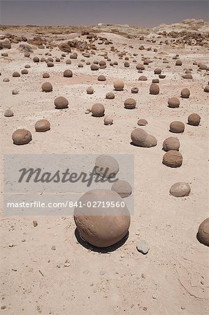 Formations de roche sphérique, Parc National de Valle de la Luna, San Juan, Argentine, Amérique du Sud