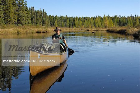 Canoeing on the Louse River, Boundary Waters Canoe Area Wilderness, Superior National Forest, Minnesota, United States of America, North America