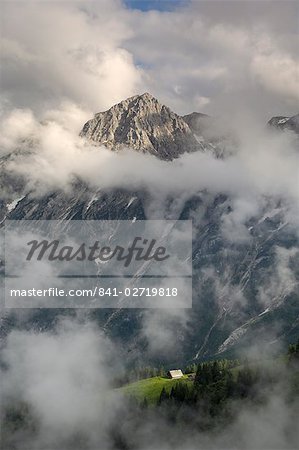 Hoher Goll Gebirge gesehen von der Rossfeld Panoramastrasse (Rossfeldhoehenringstrasse oder Panorama-Highway), Berchtesgaden, Bayern, Deutschland, Europa