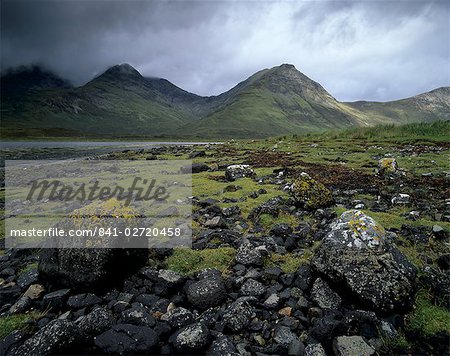 Les Cuillin Hills des rives du Loch Slapin, Isle of Skye, Hébrides intérieures, région des Highlands, Ecosse, Royaume-Uni, Europe