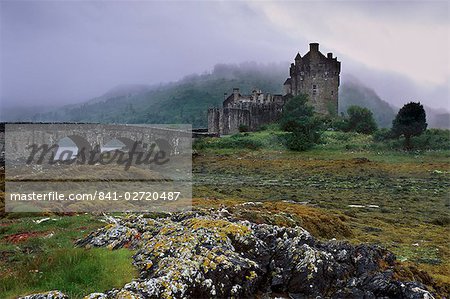 Eilean Donan Castle, standing where three lochs join, Dornie, Highland region, Scotland, United Kingdom, Europe